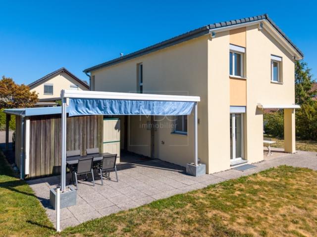 Helle, freistehende Villa in Avry
