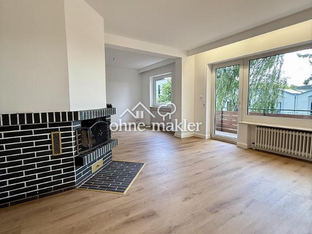 Helle, frisch sanierte 3 Zimmerwohnung mit großem Balkon und Blick ins Grüne