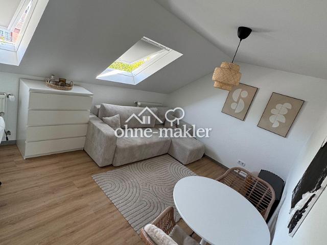 Helle, frisch sanierte 2 Zimmer Dachgeschosswohnung in ruhiger Lage ideal für Single