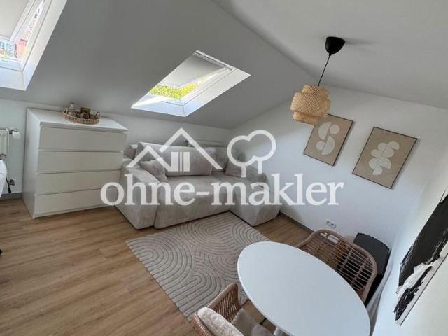 Helle, frisch sanierte 2 Zimmer Dachgeschosswohnung in ruhiger Lage ideal für Single