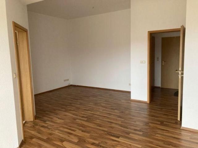Helle, frisch sanierte 2 Raumwohnung mit XXL Balkon – bald einziehen