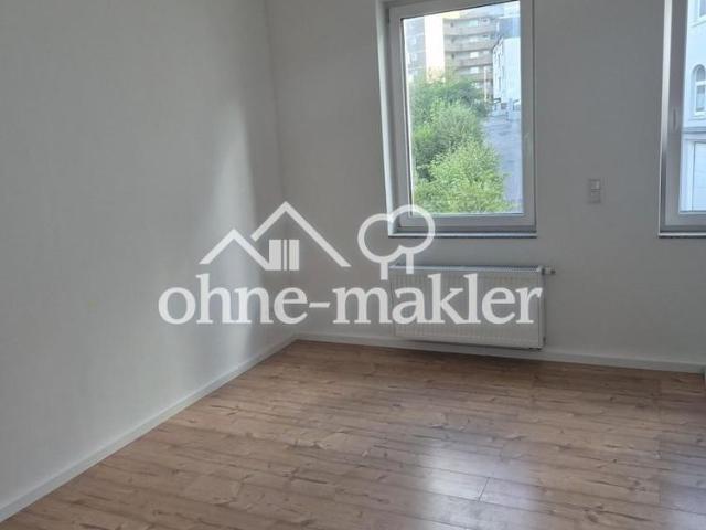 Helle frisch sanierte Wohnung mit Balkon und EBK
