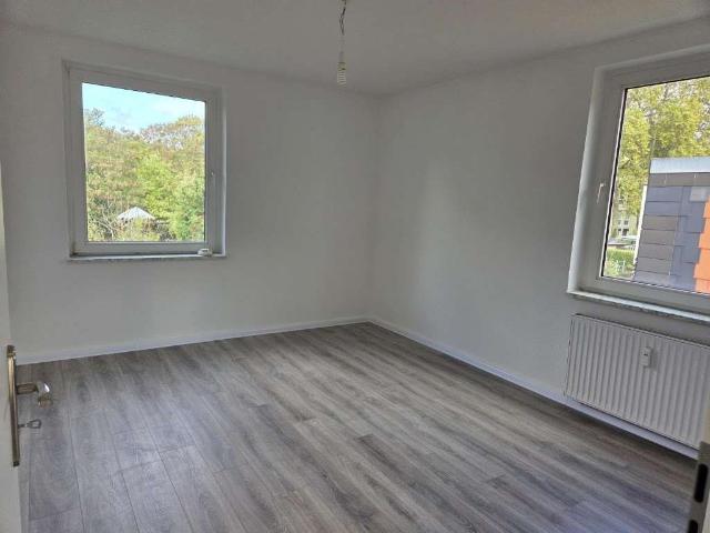 Helle, frisch renovierte 2 Zimmer Wohnung