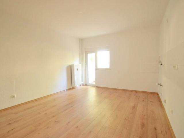 Helle frisch renovierte 2 Zimmer Erdgeschoss Wohnung mit Balkon in Gelsenkirchen Mitte