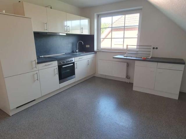 Helle, frisch renovierte 3 Zimmer Wohnung mit Einbauküche, modernem Badezimmer und schönem Balkon