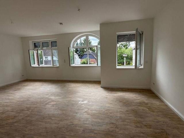 Helle frisch renovierte 3 Zimmer Wohnung