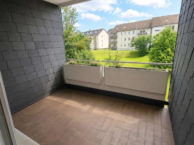 Helle, frisch renovierte Wohnung mit Balkon und Blick ins Grüne in Radevormwald