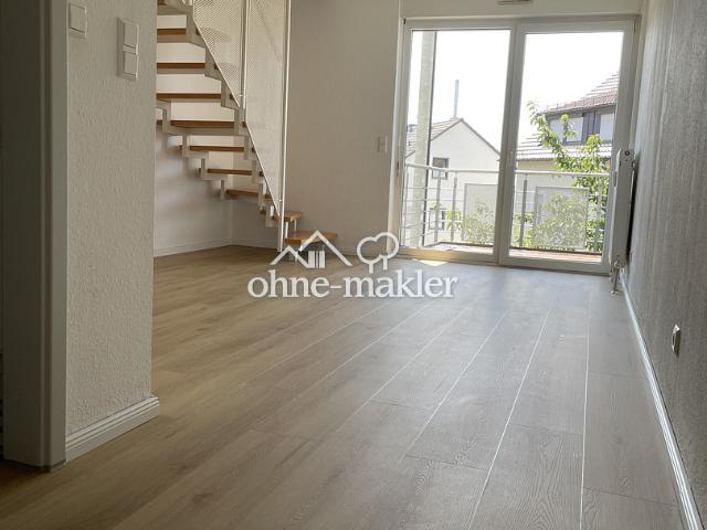 Helle, frisch renovierte Maisonettewohnung mit Süd West Balkon in ruhiger Lage