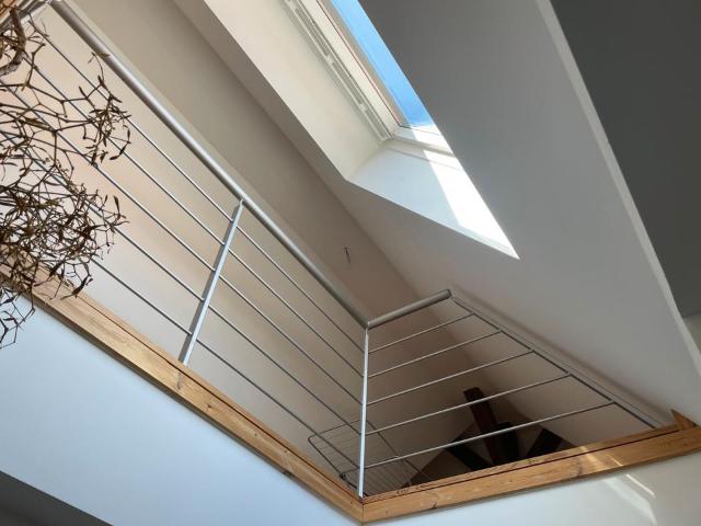 helle Galerie Wohnung, sehr guter Wohnungszuschnitt