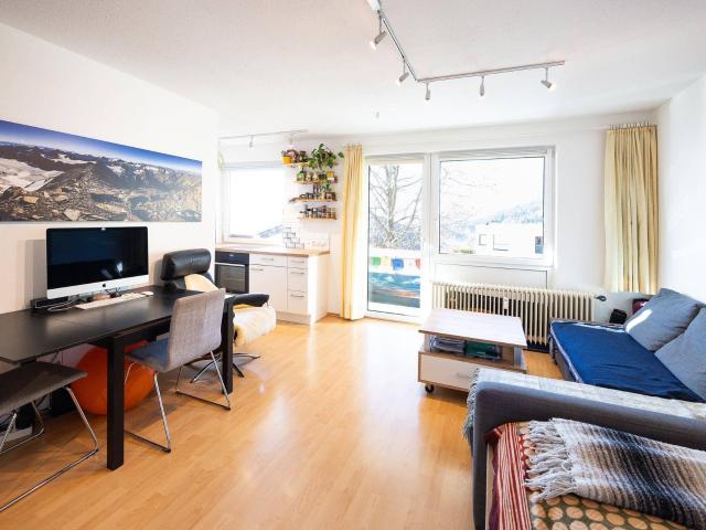 helle Garconniere in Ruhelage mit Traum Ausblick, großer, sonniger Westbalkon, perfekt zum Entspannen inkl. 1 offener Tiefgaragenstellplatz im Haus