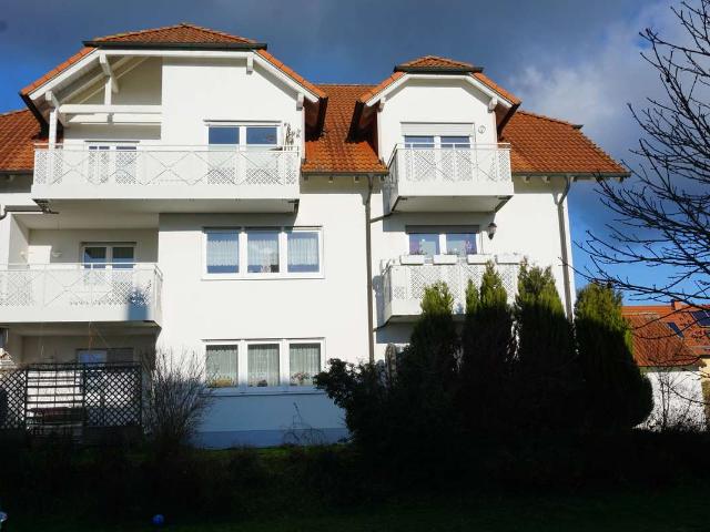 Helle, gemütliche 2 Raum DG Wohnung mit Balkon in Hildburghausen