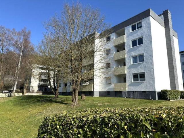 Helle, gemütliche 2 Zimmerwohnung mit Balkon, Stellplatz und Blick ins Grüne!