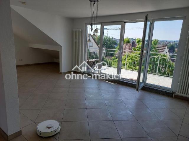 Helle gemütliche 3 Zi DG Whg mit Einbauküche und Dachbalkon