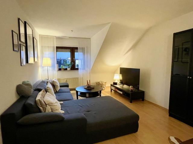 Helle, gepflegte 3 ZKB Balkon frei ab 1.9