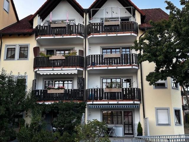 Helle, gepflegte 3 Zimmer Wohnung in Roth mit zwei Balkonen