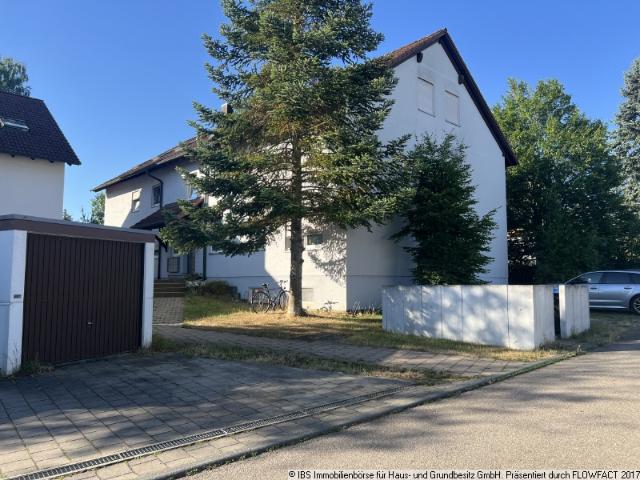 Helle, gepflegte 4 Zimmer Mietwohnung mit neuer Küche, Balkon und Garage