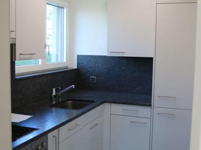 Helle gepflegte Single Wohnung mit grosszügigem Sitzplatz