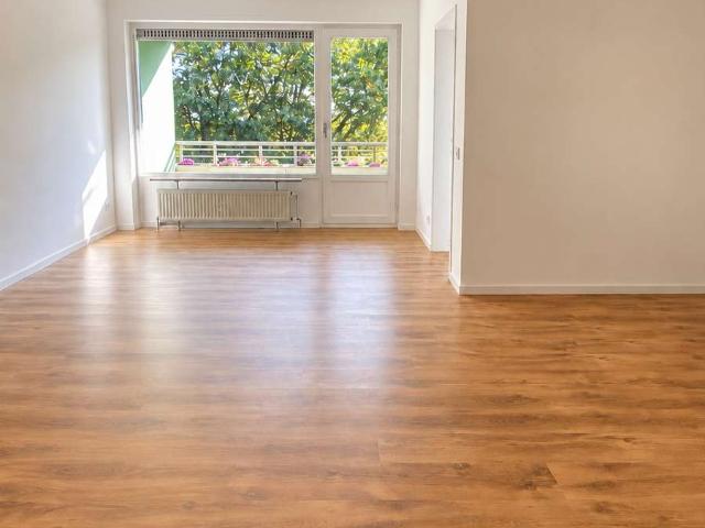 Helle, gepflegte Wohnung mit Balkon, Einbauküche, und Aufzug in Erkrath Unterfeldhaus