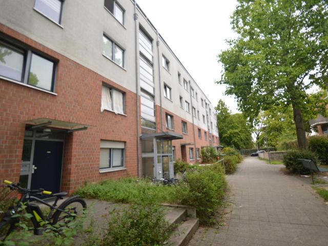 Helle geräumige 3 Zimmerwohnung mit Loggia und Tiefgaragenstellplatz!