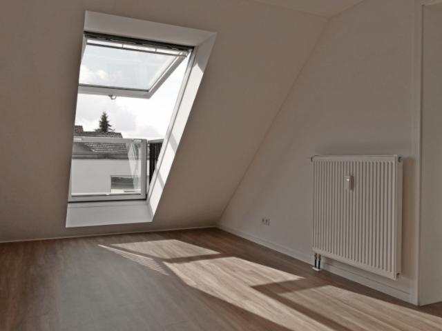 Helle geräumige Dachgeschosswohnung mit ca. 21m2 Wohnfläche. BJ 2019 ab 01.11.2026 zu vermieten