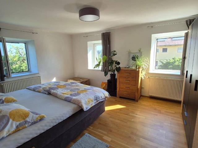 helle, geräumige Mietwohnung im Grünen