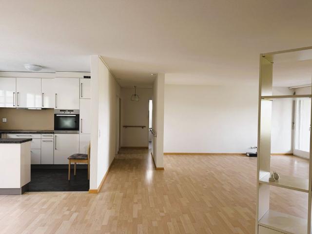 Helle, grosse 3.5 Zimmer Wohnung mit Balkon in Neuhausen am Rheinfall