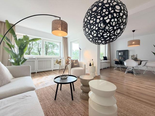 Helle, große Wohnung in gepflegtem Haus. Bezugsfertig und provisionsfrei