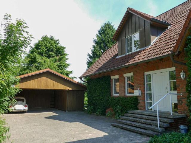 Helle, großzügig geschnitte Wohnung im Doppelhaus mit Gartennutzung in naturnaher ruhiger Lage