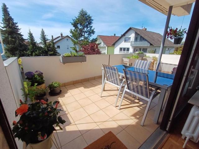 Helle, großzügige 4 Zimmer Wohnung, 129m2 mit Balkon und Garage