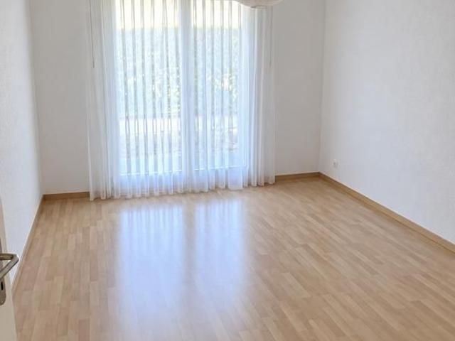 Helle, grosszügige 4.5 Zimmer Wohnung mit grossem Gartensitzplatz