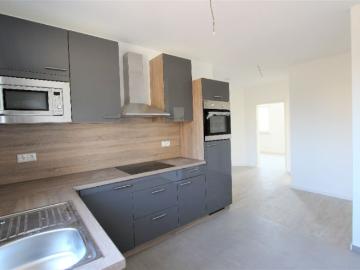 Helle, großzügige 3 Zimmer Wohnung, mit Balkon und Stellplatz!