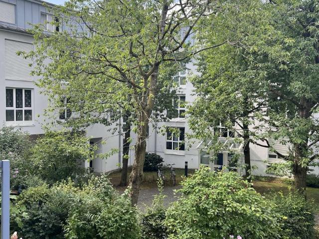 Helle, großzügige 3 Zimmer Wohnung mit Süd Westbalkon in ruhiger Wohnanlage zu vermieten