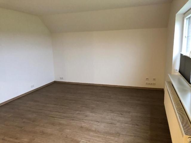 Helle, großzügige 3 Zimmer Wohnung im Dachgeschoss in Risum Lindholm OT Klockries