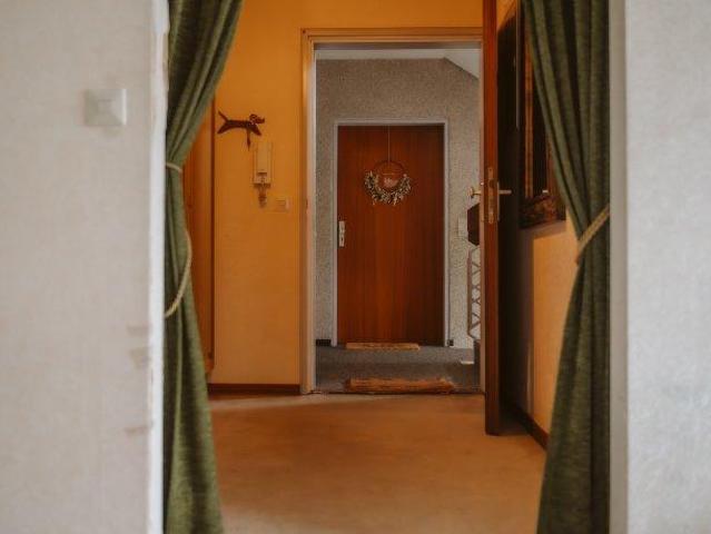helle, großzügige 3,5 Zimmer Wohnung mit Balkon Keller und Garage
