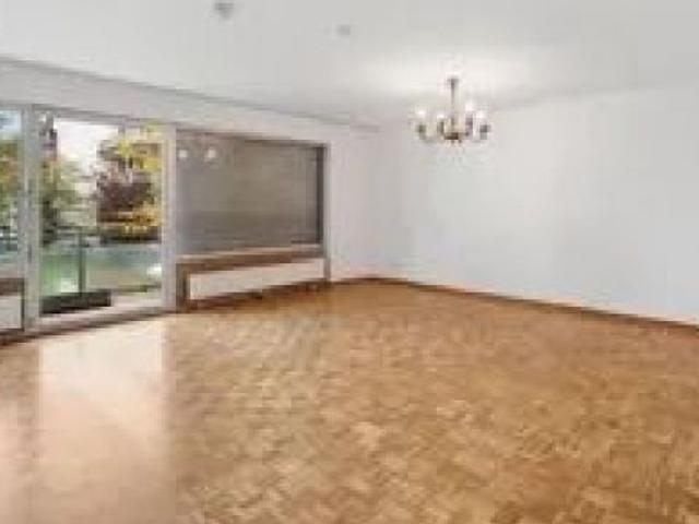 Helle, großzügige Wohnung mit ca. 89 m² Wohnfläche und Garagenstellplatz in Düsseldorf Lichtenbroich