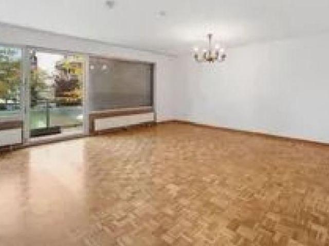 Helle, großzügige Wohnung mit ca. 89 m² Wohnfläche und Garagenstellplatz in Düsseldorf Lichtenbroich