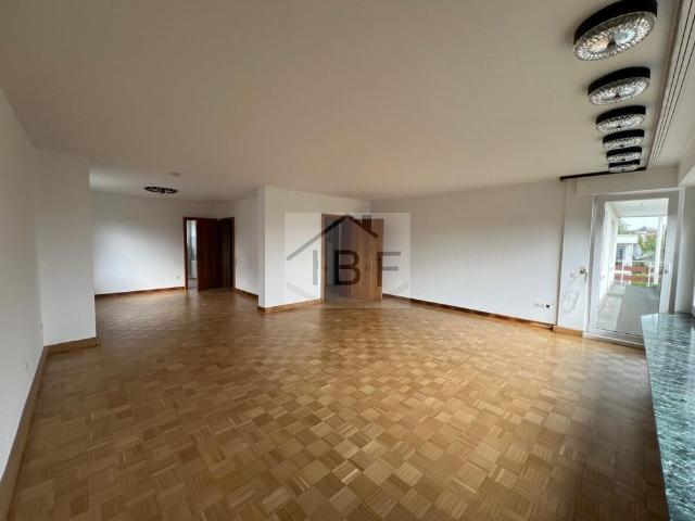 Helle, großzügige Erdgeschosswohnung am Haardter Berg mit Loggia