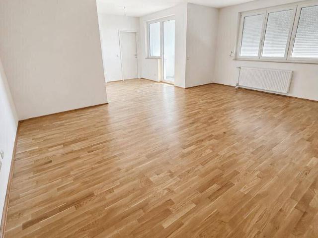 Helle, großzügige & sofort beziehbare – renovierte 3 Zimmer Wohnung mit Balkon in Leonding