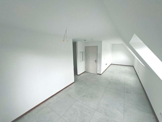 Helle hochgedämte 2 Zimmerwohnung im DG