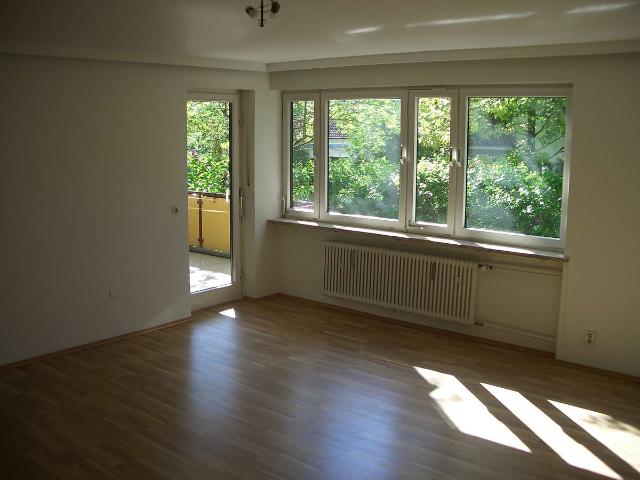 Helle Hochparterre Wohnung mit durchdachtem Grundriss, 2 Balkonen und Hobbyraum