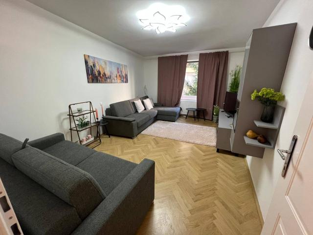 Helle, hochwertig renovierte und klimatisierte Wohnung in Top Lage – nur 5 Minuten vom Stadtzentrum entfernt