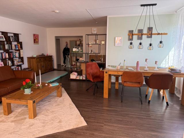 Helle, lichtdurchflutete 3 – Zimmer Whg. inkl. EBK, Tiefgaragenstellplatz, Balkon und Kellerabteil