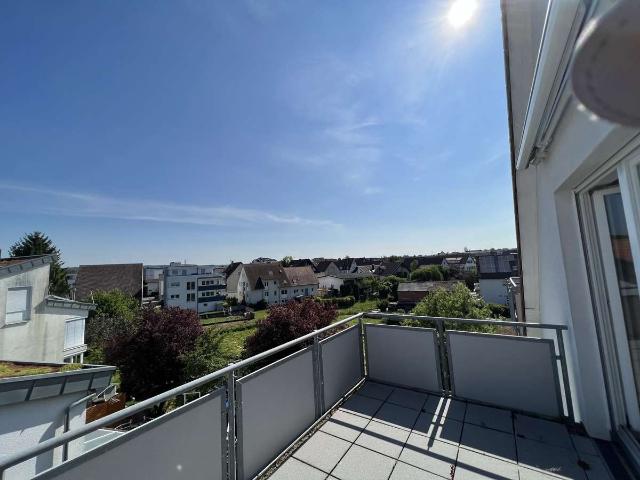 Helle, lichtdurchflutete 3,5 Zi. Maisonette Whg mit 2 Balkonen und EBK mit tollem Blick auf die Würm