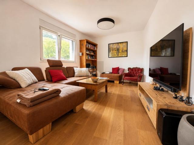 HELLE LOGGIA MIT VIEL SONNE UND PRIVATSPHÄRE, ZENTRAL GELEGEN