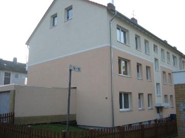 Helle Mansardenwohnung mit Einbauküche und Loggia vis à vis der Uni