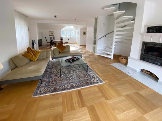 helle Maisonette Wohnung mit Blick auf den Henninger Turm