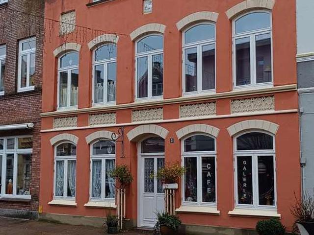 Helle Maisonettewohnung mit Galerie unterm Spitzdach für Altbau Liebhaber