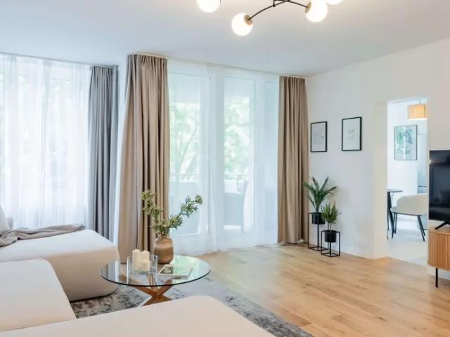 Möbliertes 2 Zimmer Apartment mit Balkon und Aufzug in Steglitz