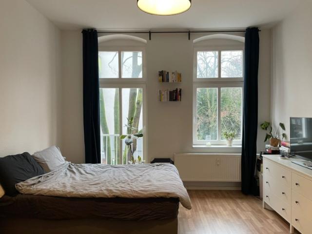 Helle, möblierte 1 Zimmer Altbau Wohnung nahe Scheffelstraße Lichtenberg Friedrichshain | zur Untermiete vom 01.11.–31.05.27