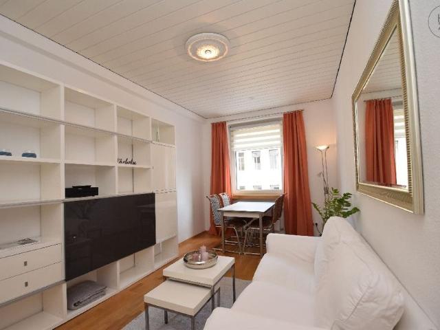 Helle möblierte 2 Zimmer Wohnung am beliebten Rathenauplatz
